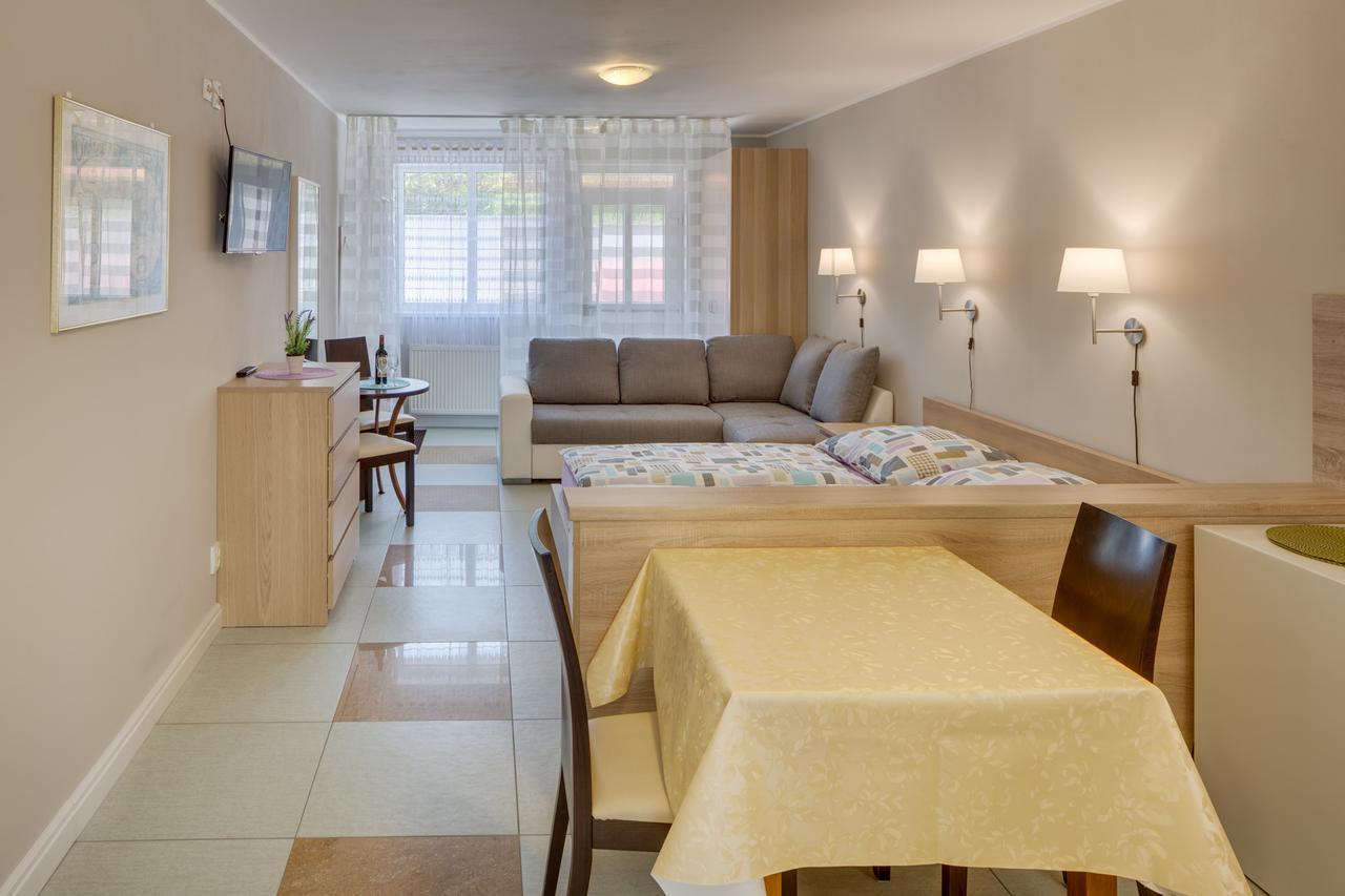 Apartements Studio 964 Líbeznice Exterior foto
